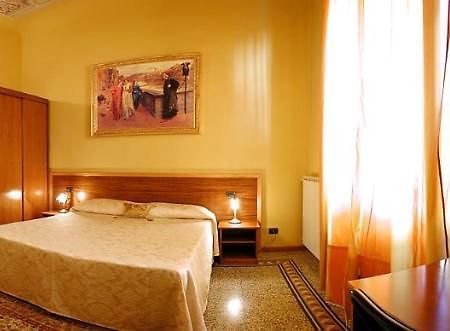 La Luna Guest House فلورنس المظهر الخارجي الصورة